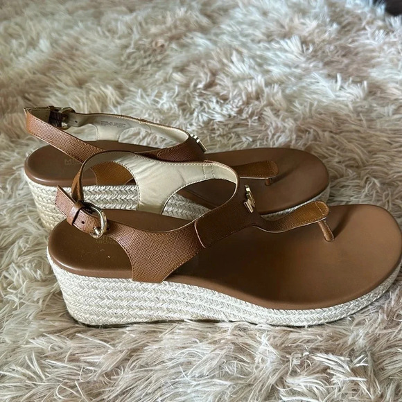 NWOB Micheal Kors wedge sandal - Picture 2 of 5